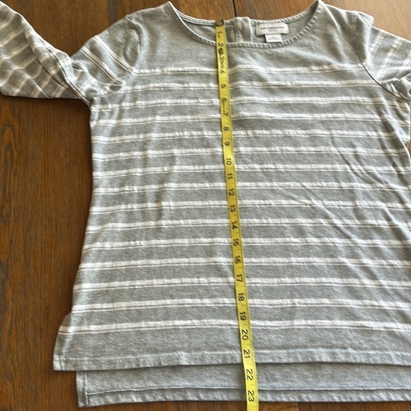 Liz Claiborne petite medium 3/4 gray white striped T-shirt buttons in the back - Picture 9 of 13